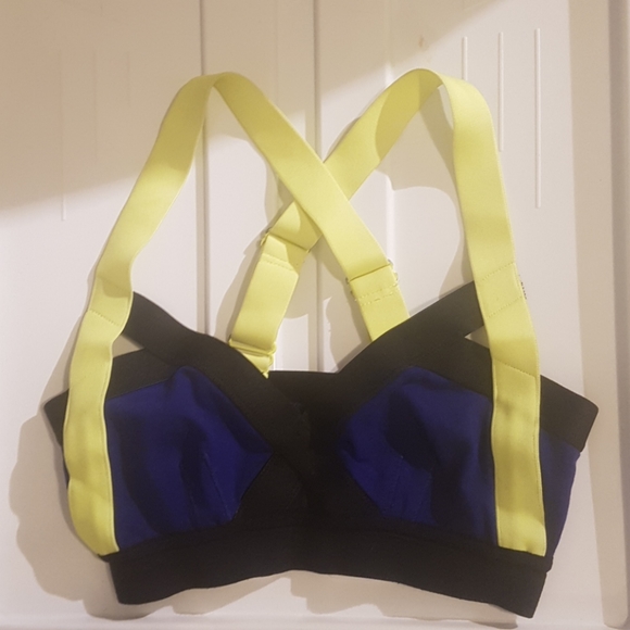 Aritzia Sports Bra - Picture 1 of 3